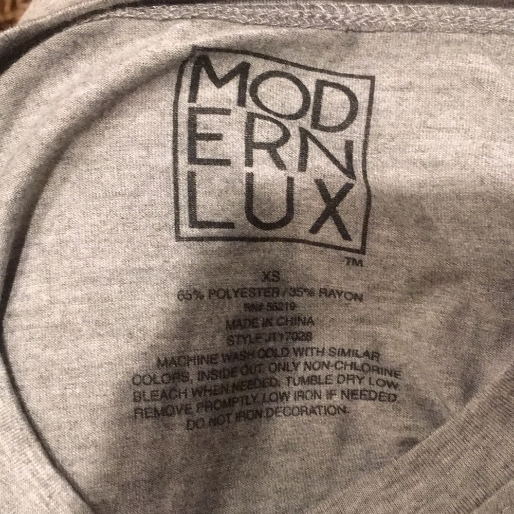 gray t-shirt - Picture 3 of 3